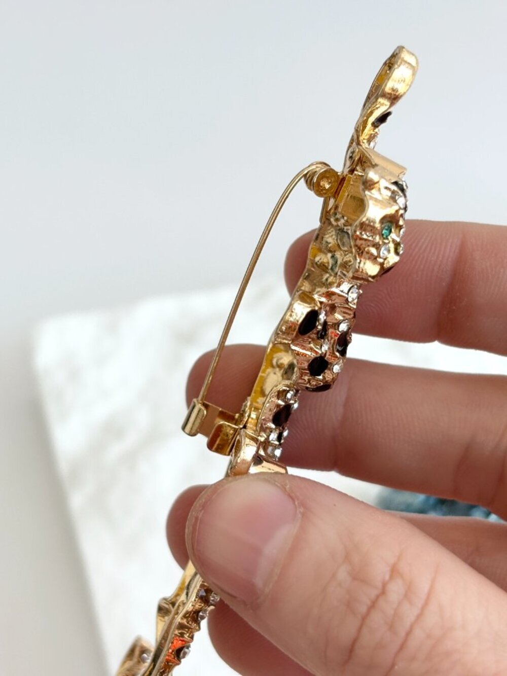 Climbling Leopard Figural Gold Toned Black Rhinestone Vintage Insp Brooch Pin - Picture 10 of 13